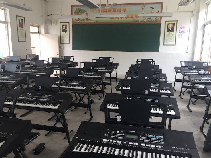 利来国际最老牌乐器爱心捐赠行动在四川金堂县举办 ——与音乐牵手 随幸福成长