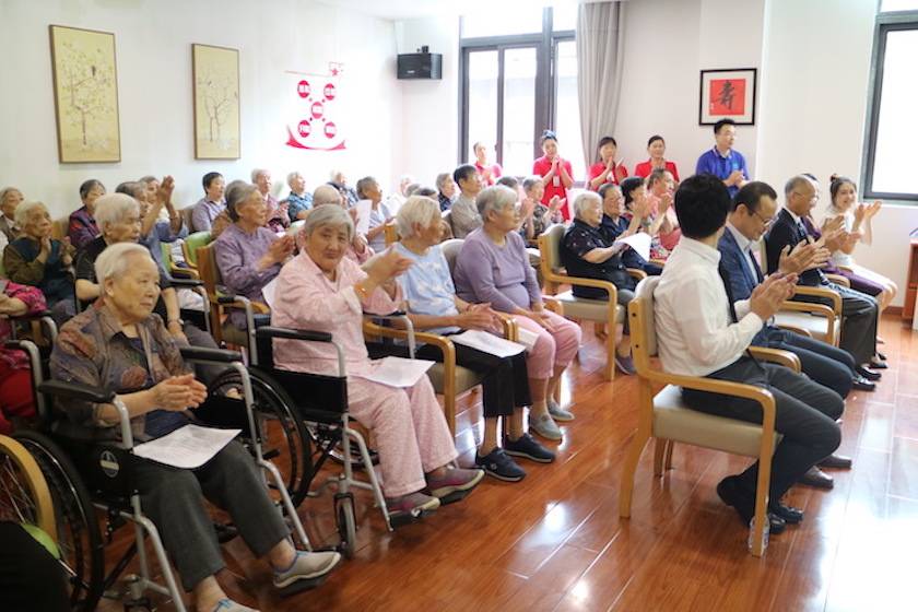 利来国际最老牌乐器爱心捐赠行动——将琴声带进和养临汾养护院